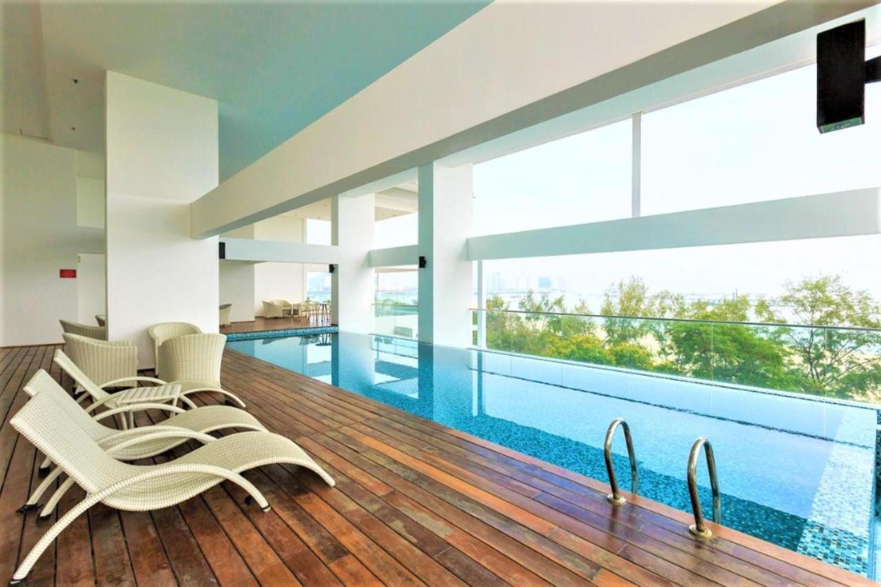 Sunrise Gurney Premium Executive City/Seafront Suite - Penang Джорджтаун Экстерьер фото